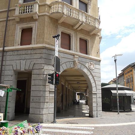 Apartment Bergamo Centro Storico Стая снимка
